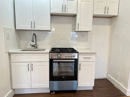 3rd image of 301 E 53rd St #4E