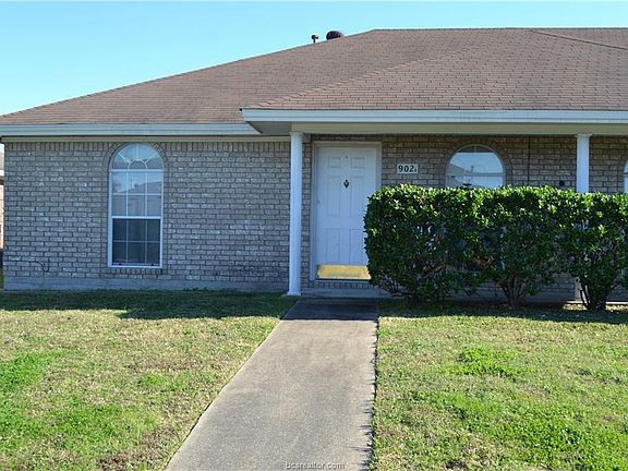 3rd image of 902 Kalanchoe Ct APT B
