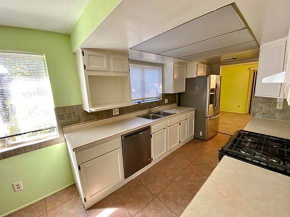4th image of 7423 E 32nd St