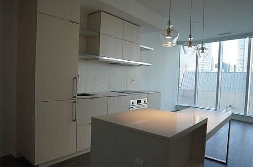 2nd image of 197 Yonge St #1113