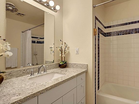 3rd image of 17211 NE 45th St APT 84