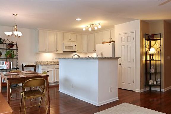 3rd image of 403 Tighfield Dr
