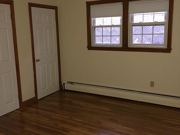 3rd image of 16 Essex St