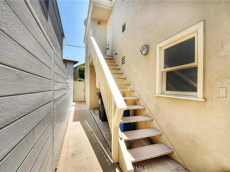 214 20th St #A — Photo 3