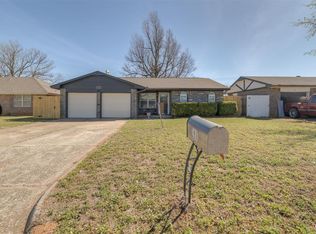 410 S Meadow Ln, Mustang, OK 73064