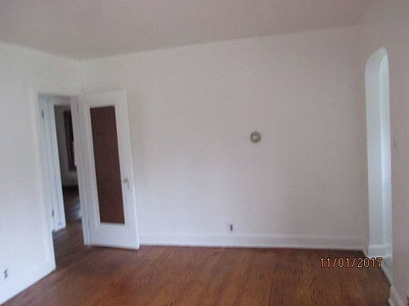 5th image of 217 Wychwood Ln