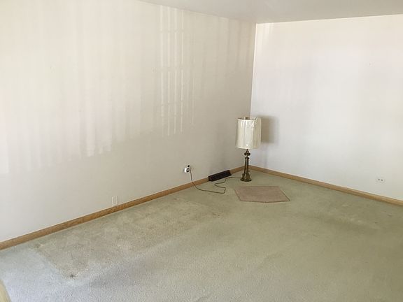 5th image of 745 E 157th Pl