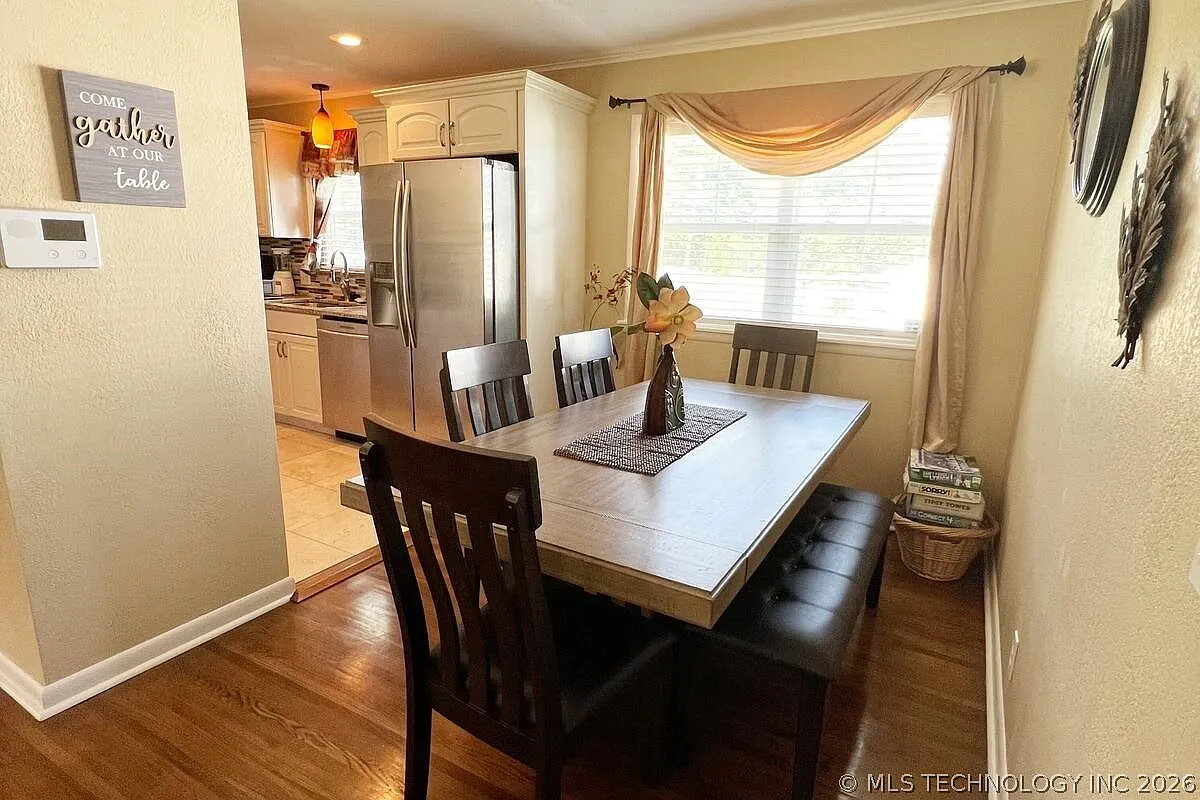 4 bed, 2.0 bath, 1620 sqft, $2,050 — Photo 3