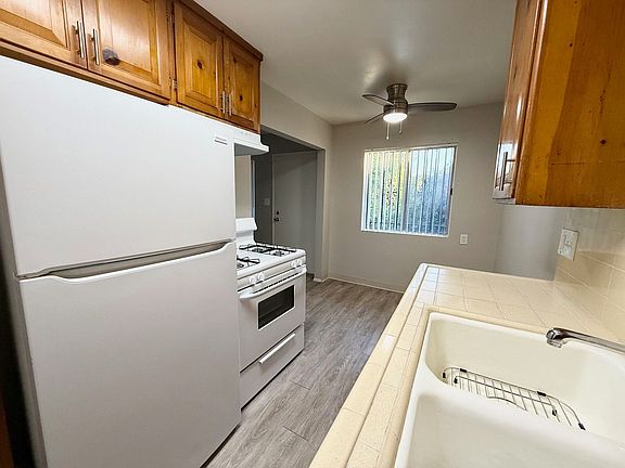 2nd image of 4466-4468 Winona Ave #2