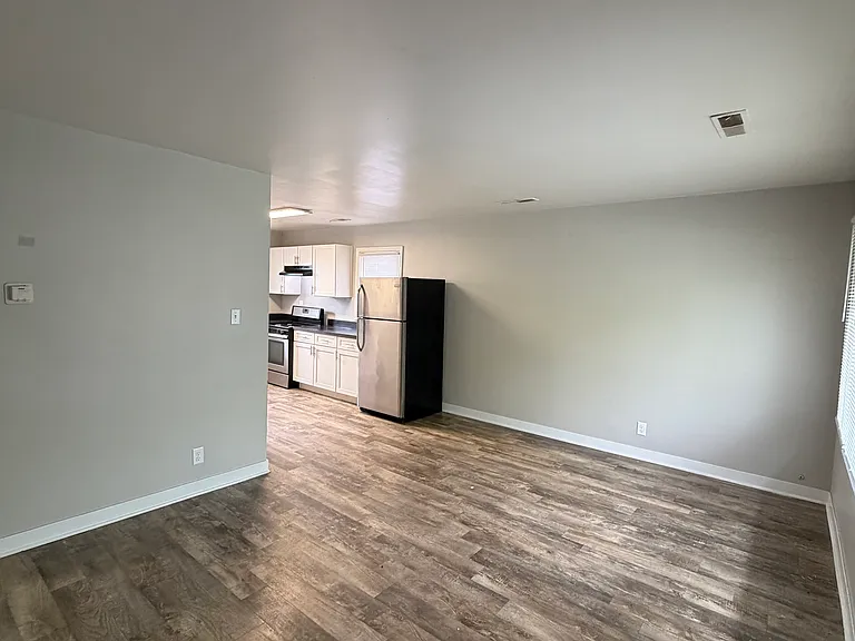 4935 Carolina St — Photo 3