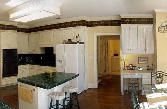 1st image of 239 Kestwick Dr W