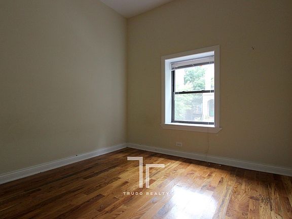 2nd image of 630 W Oakdale Ave