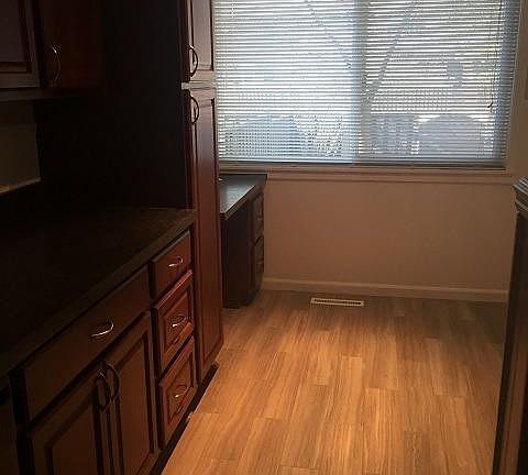 5th image of 584 Terrace Ln