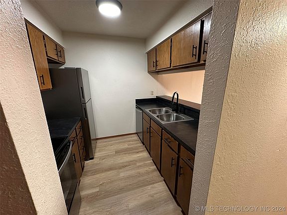 2nd image of 301 E Washington Ave APT 314
