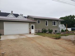 402 W 5th St, Shawano, WI 54166