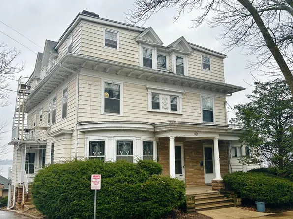 901 Spaight St APT 1, Madison, WI 53703