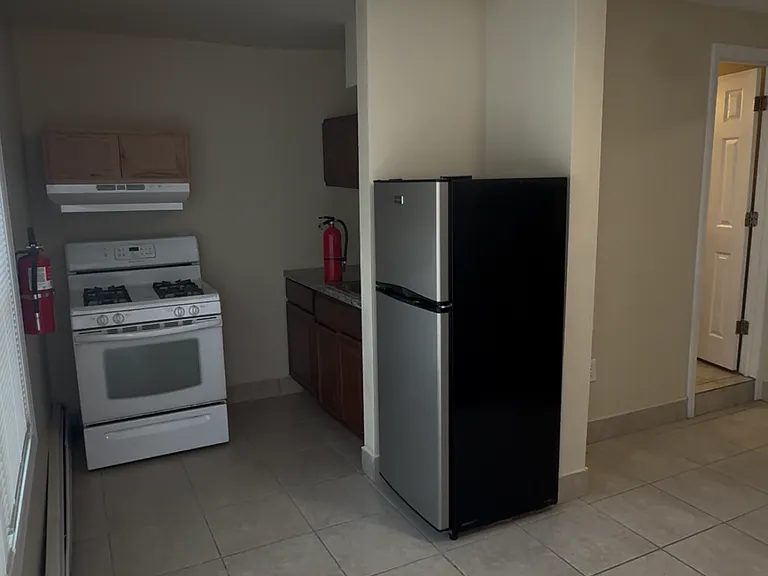 250 Hancock Ave #B — Photo 2