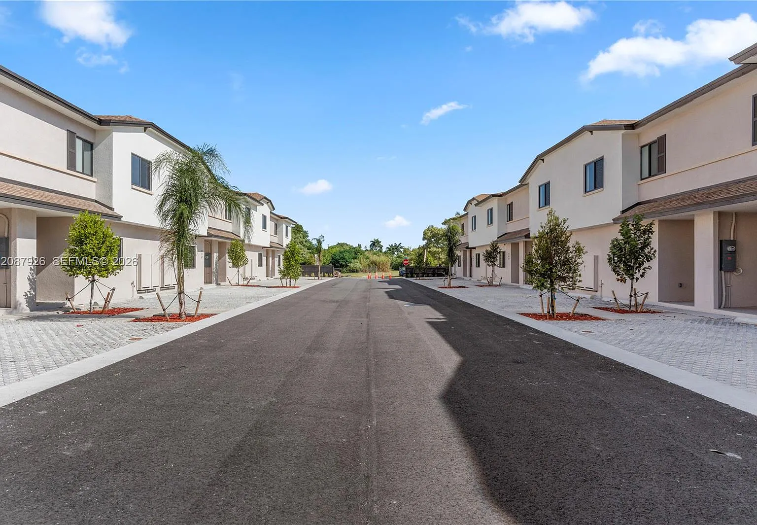 4 bed, 3.0 bath, $3,200 — Photo 2