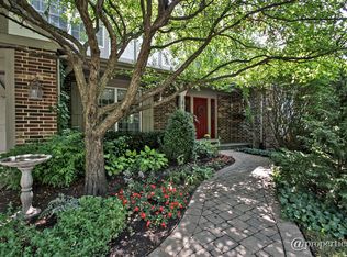 1216 Virginia Ave, Libertyville, IL 60048