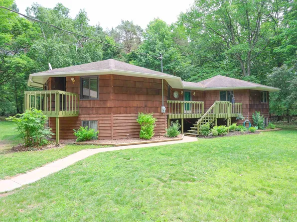 3421 Spur Ln, Suamico, WI 54313