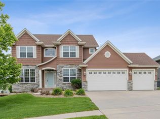 6809 Country Ridge Dr NW, Cedar Rapids, IA 52405