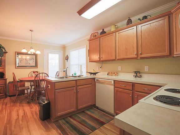 5th image of 420 Village Green Cir #A-3