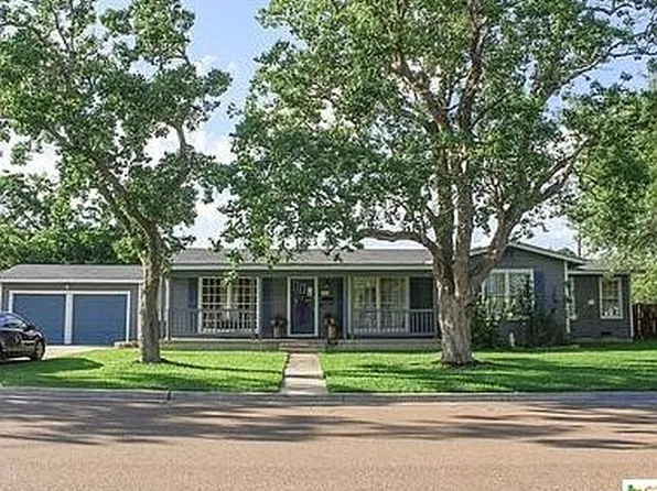 1704 Morningside St, Victoria, TX 77901