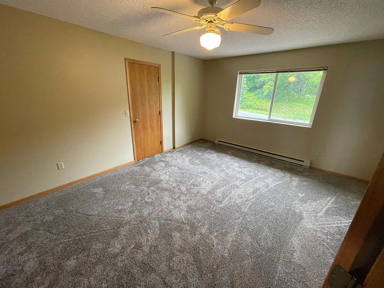 3 bed, 1500 sqft, $2,100 — Photo 3