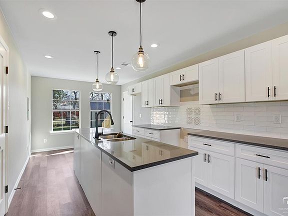 3rd image of 10532 Cayuga Dr