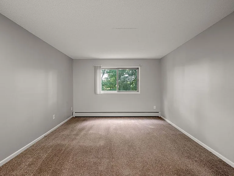 Eastgate Apartments — Photo 96