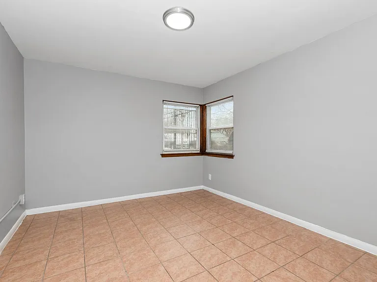 2320 W Garfield Blvd — Photo 18
