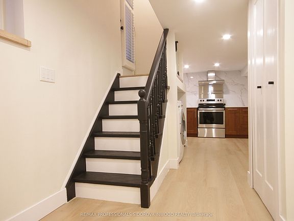 3rd image of 52 Rogers Rd #Basement