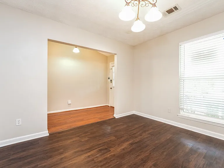 462 Sherwood Cir — Photo 5