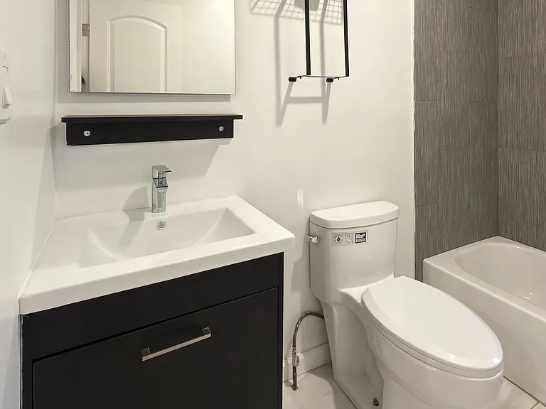 2129 Pine St #1R — Photo 11