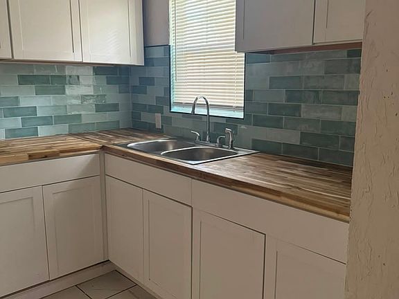 5th image of 1132 E Main St