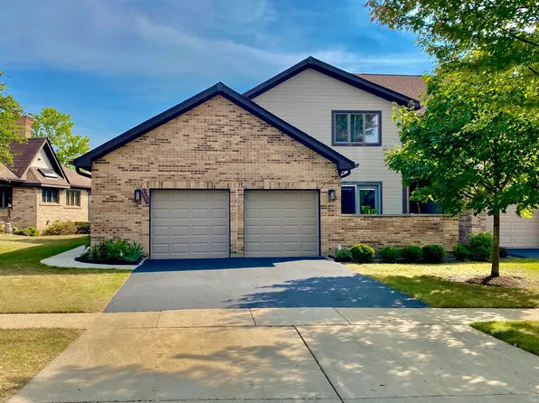 1691 Pebble Beach Dr #1691, Hoffman Estates, IL 60169