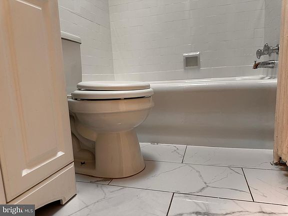 4th image of 411 Millbank Rd