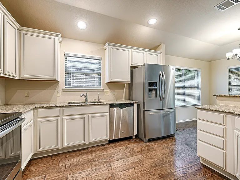 2805 Leslie Ln — Photo 17