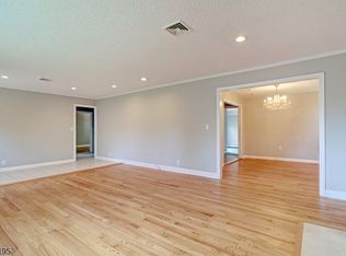 380 River Rd, East Hanover, NJ 07936