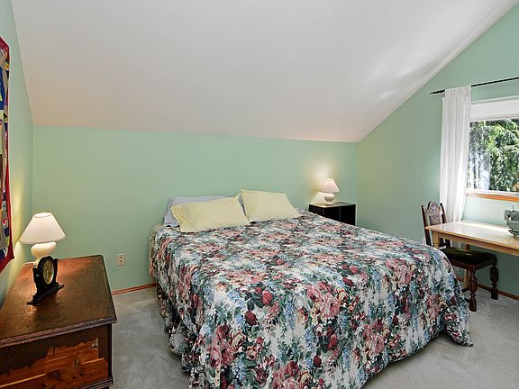 3rd image of 20893 Division St NE