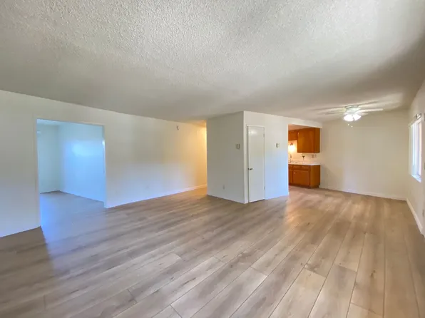 Meadowlake 1025, 1025 Meadow Lake Dr APT 4, Vista, CA 92084