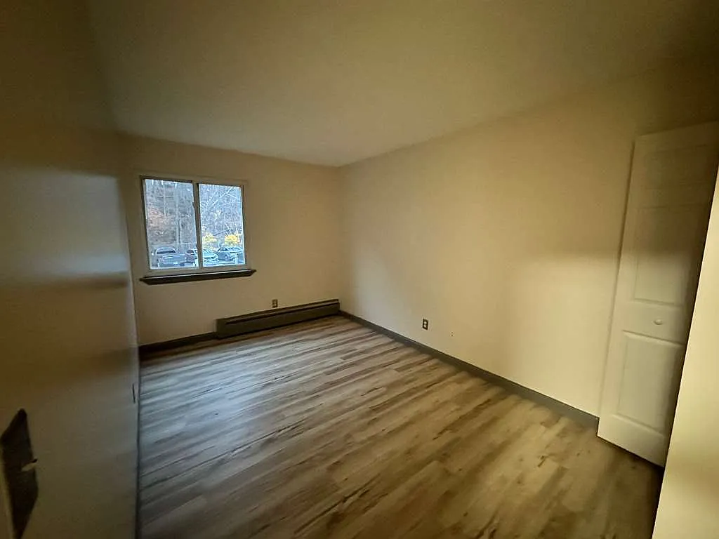 3 bed, $1,900 — Photo 3