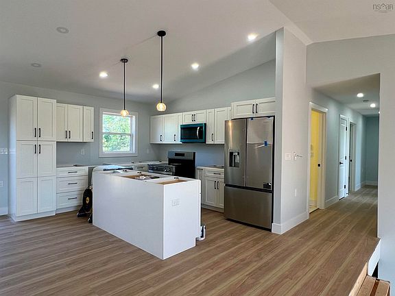 4th image of 28 Centennial Dr