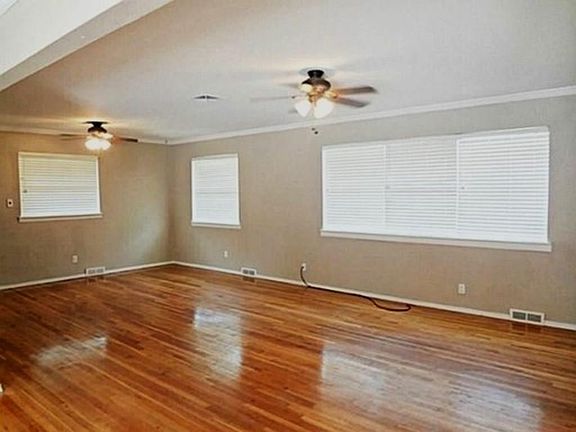 3rd image of 3660 Warick Dr
