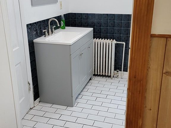 4th image of 32 Plympton St Floor 2