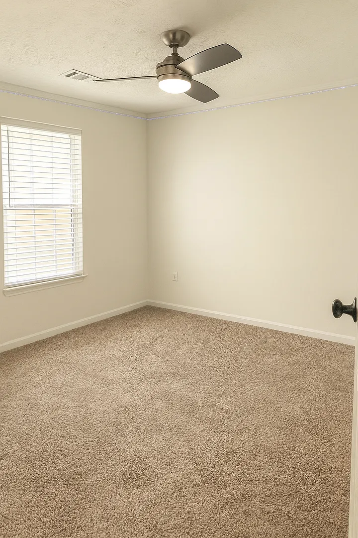 Room in 3 Bedroom Home at Waverly Hills Dr — Photo 3