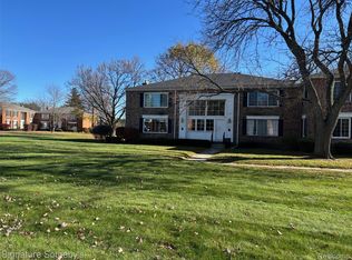 689 E Fox Hills Dr #65, Bloomfield Hills, MI 48304