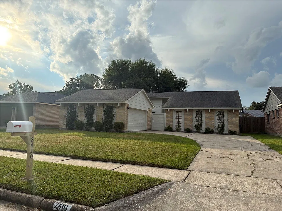 2410 Webster Ranch Rd