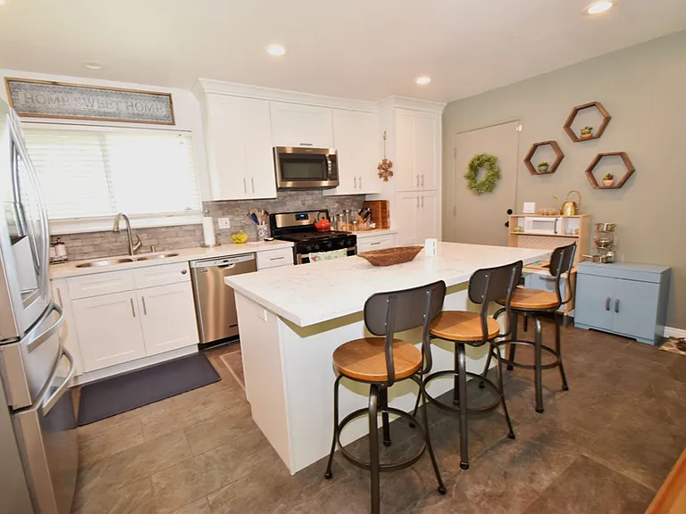 2824 Woodbine Ave — Photo 4
