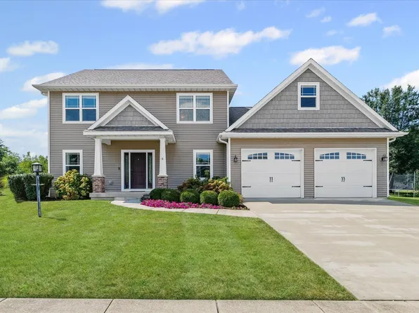 307 Fox Run Dr, Mahomet, IL 61853